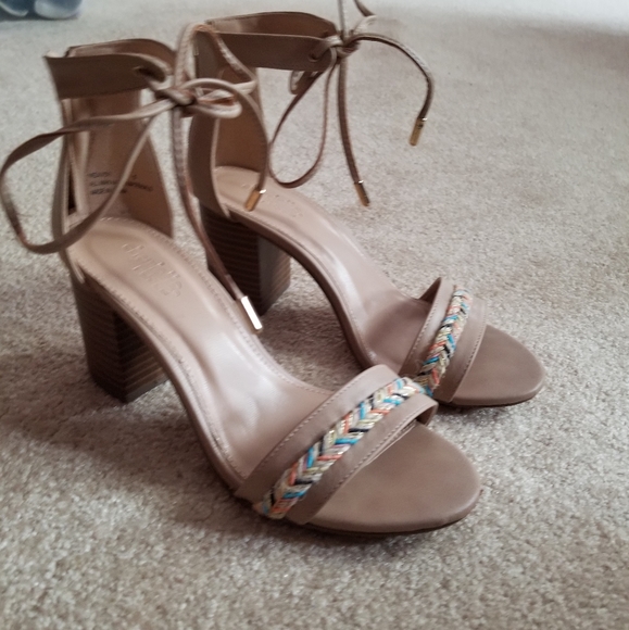 Heels - Picture 1 of 2
